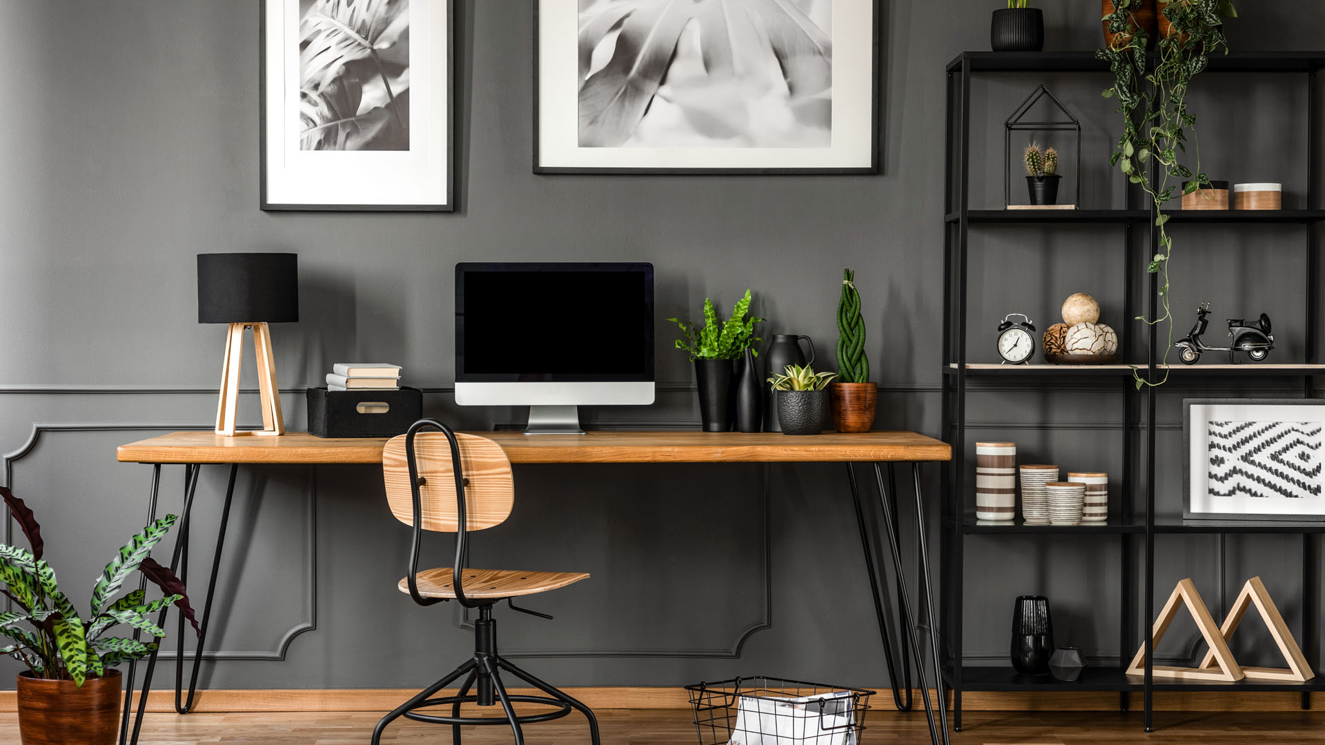 Featured image for “6 Things You Need For An Agent’s Home Office”