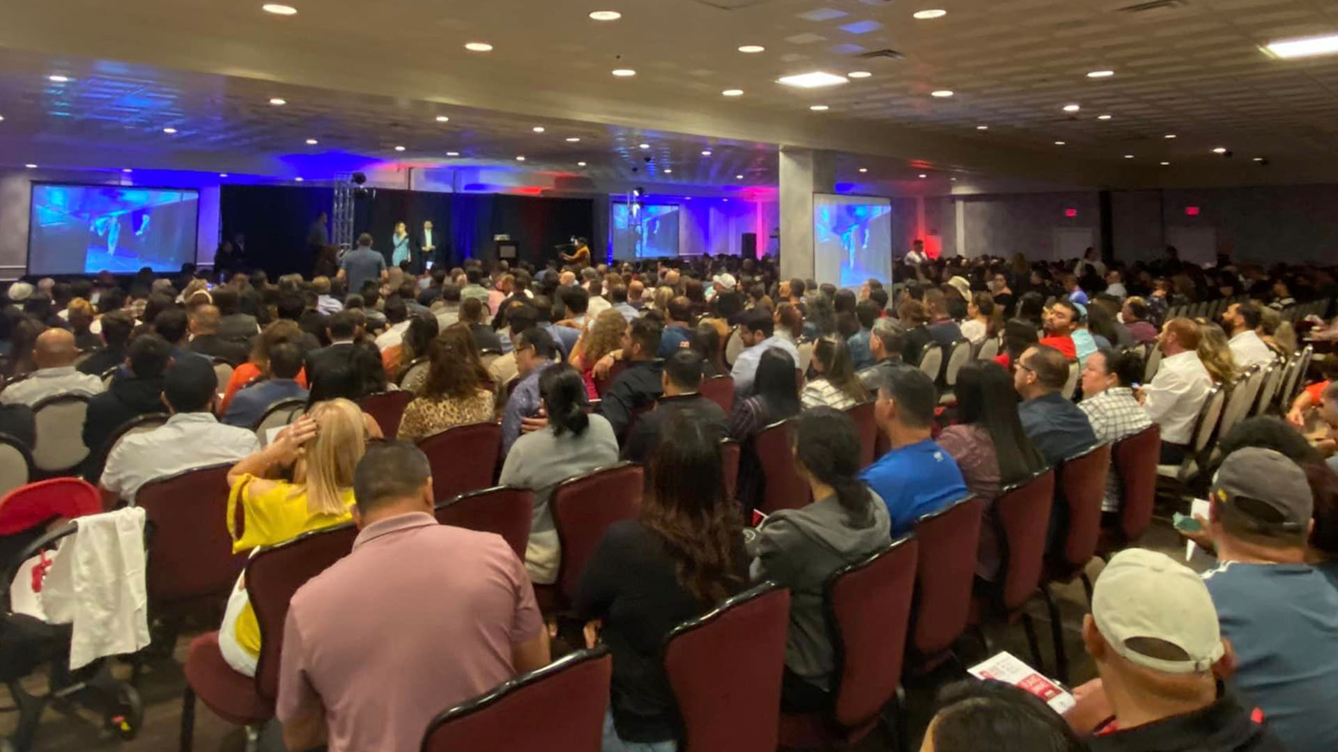 Featured image for “Hispanic Division Hosts 1000 Buyer Seminar Attendees!”